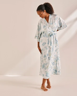Kimono long en satin imprimé roses bleues