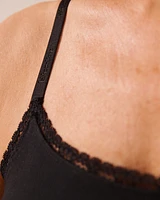 Camisole courte en modal côtelé et bordure de dentelle