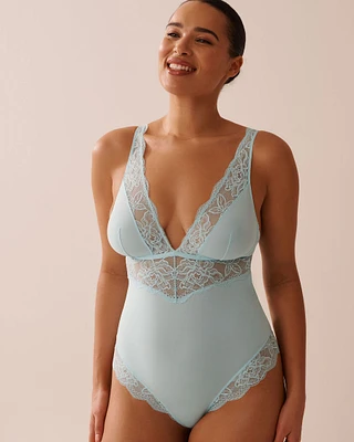 Combiné plongeant en microfibre et dentelle florale