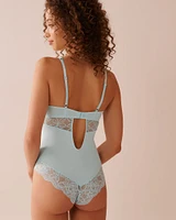 Combiné plongeant en microfibre et dentelle florale