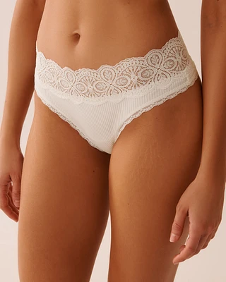 Culotte tanga côtelée bordure de dentelle