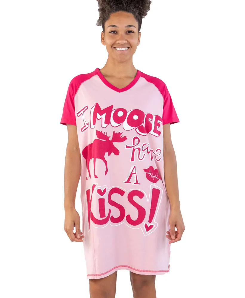 Moose Kiss V-Neck Nightshirt