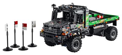 Le camion dessai 4x4 Mercedes-Benz Zetros