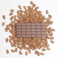 Lindt SWISS CLASSIC Almond Milk Chocolate Bar, 100g