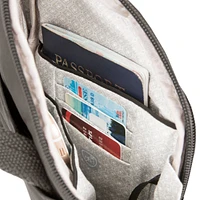 Travelon Essentials Travelon Sac à bandoulière antivol asymétrique mini - Fumée