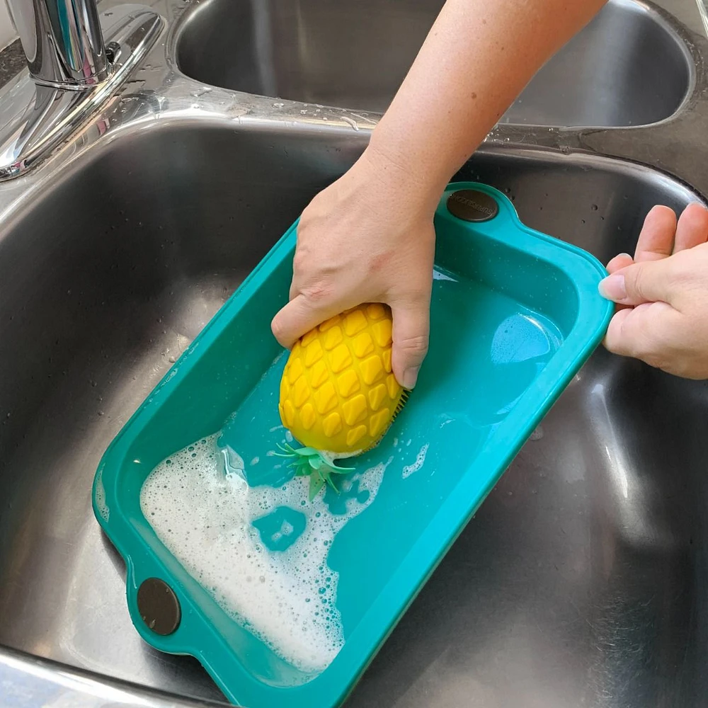 Brosse et éponge en forme d'ananas par Gourmet OMG!