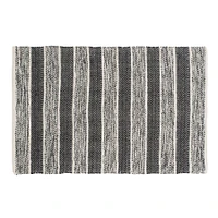 Tapis à rayures noires