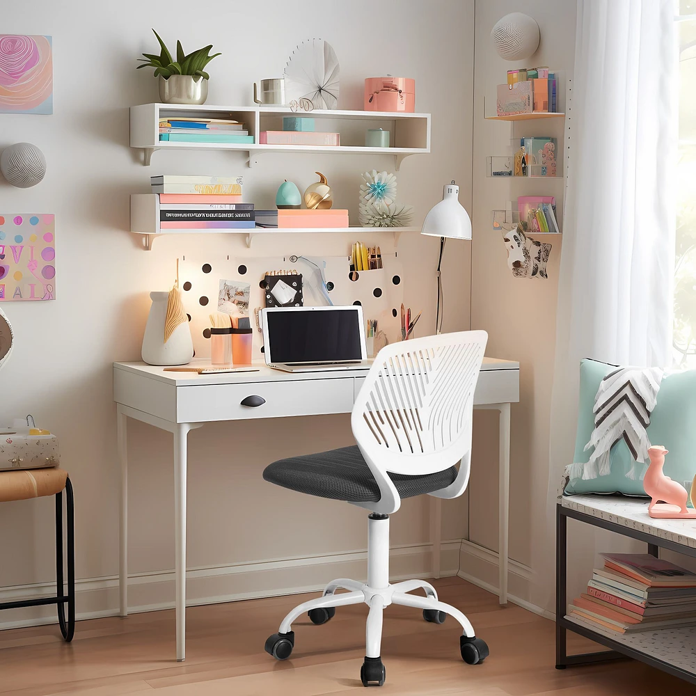 Chaise de bureau en maille par Maison Classique