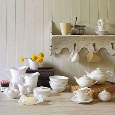 Sophie Conran Gravy Boat & Saucer by Portmeirion