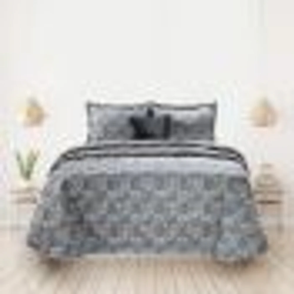 Boston Coverlet Set