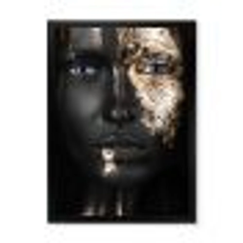 Toile « Portrait of A Afro American Girl with Gold Makeup »