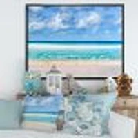 Toile  « Tranquil Beach Under White Clouds »