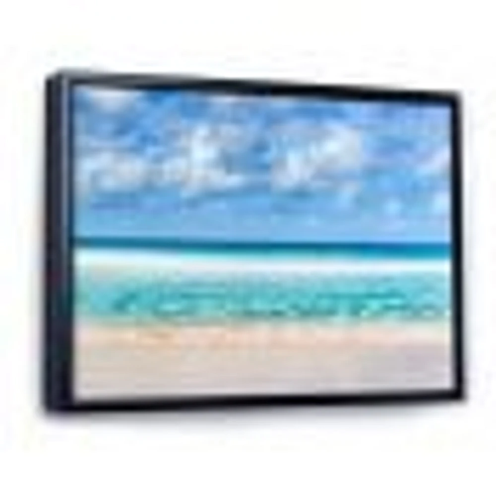 Toile  « Tranquil Beach Under White Clouds »