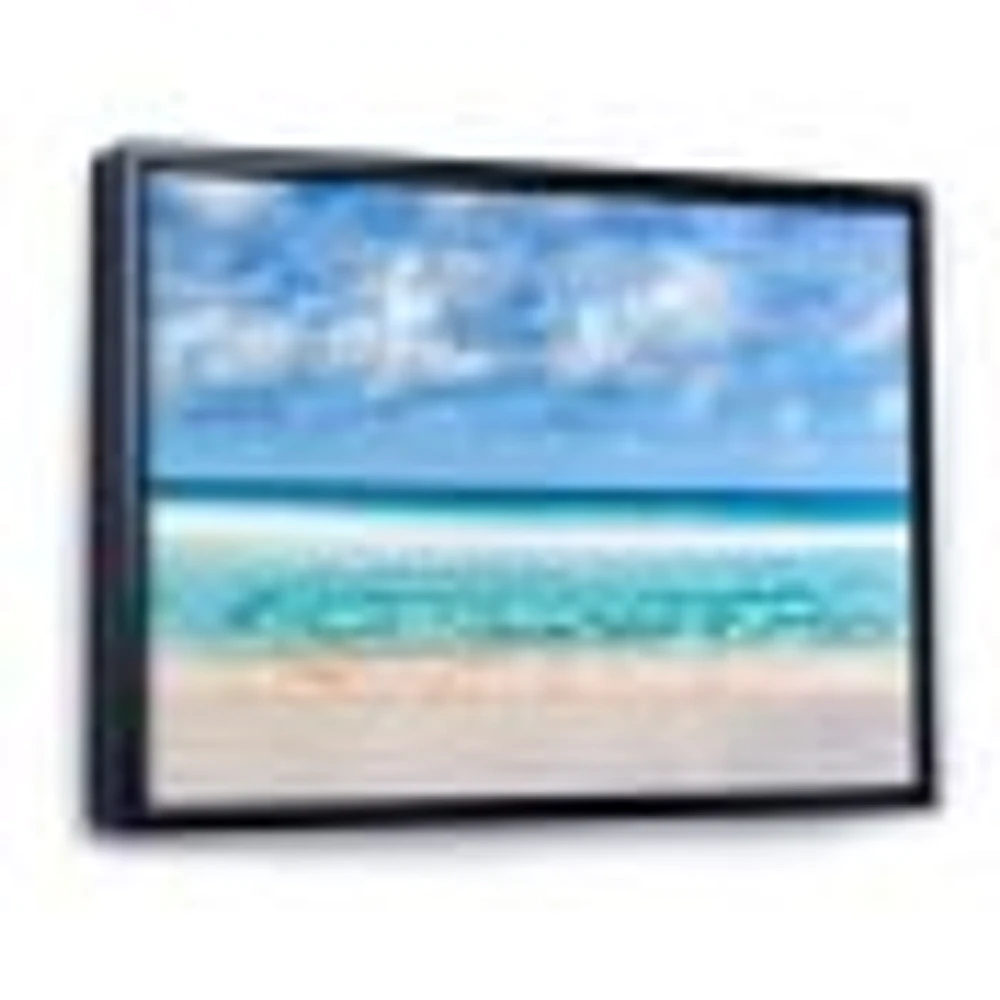 Toile  « Tranquil Beach Under White Clouds »