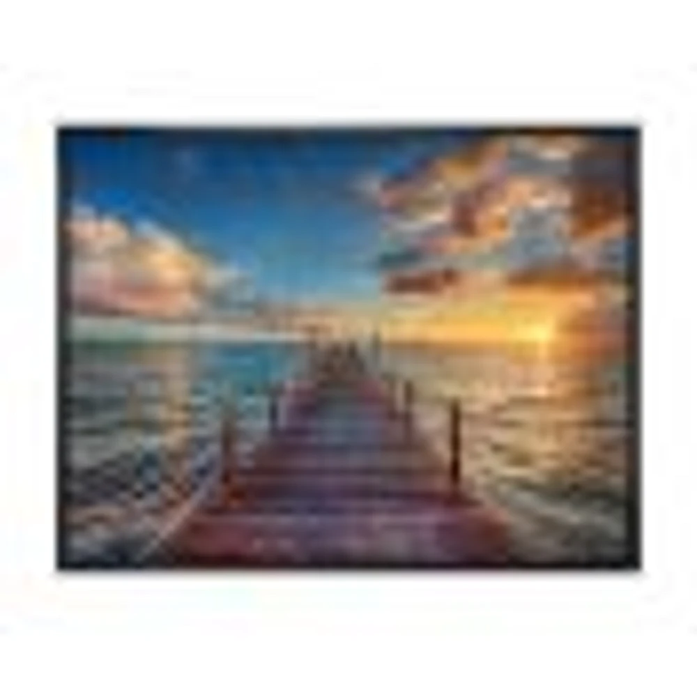 Toile « Brilliant Sunrise over Sea Pier