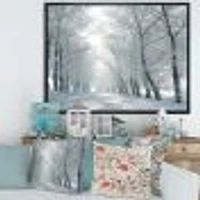 Toile « Winter Road Backlit my Morning Sun »