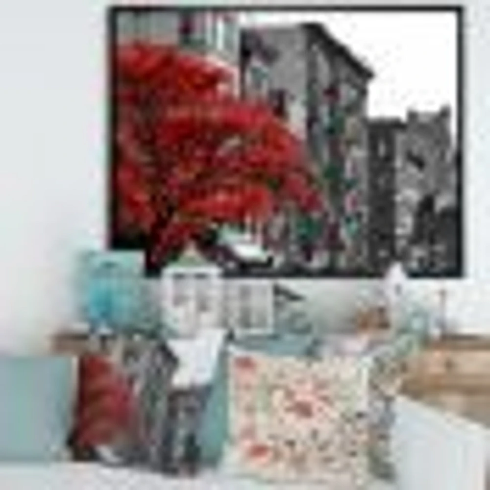 Toile « Red Tree on Black and White New York City Street »