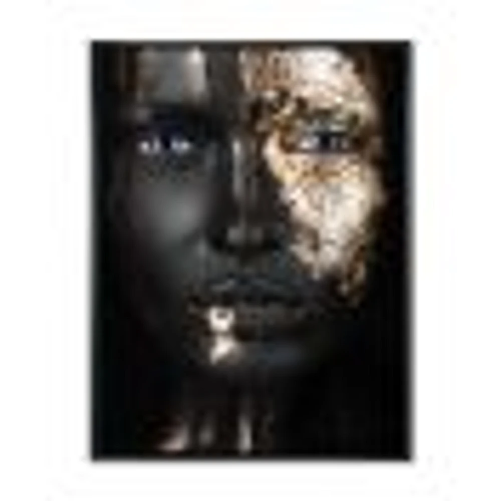 Toile « Portrait of A Afro American Girl with Gold Makeup »