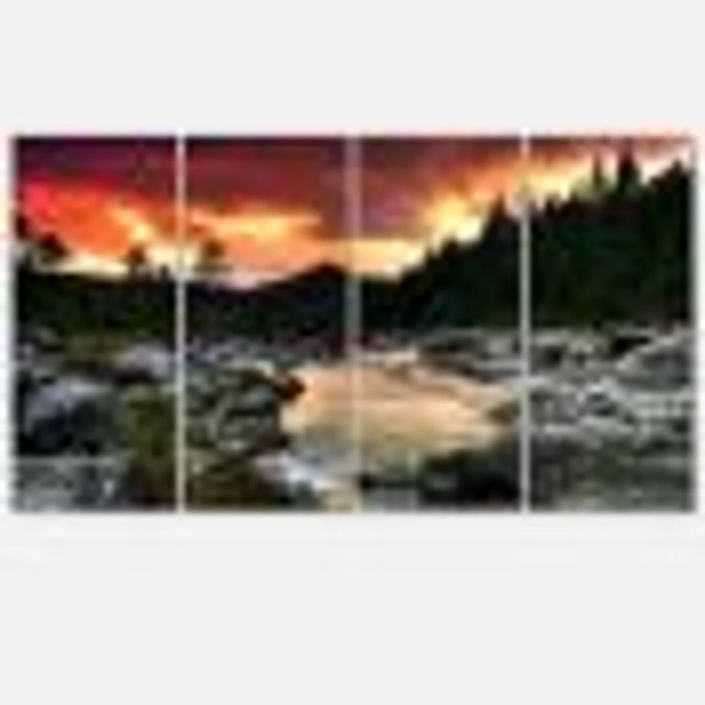 Toile imprimée « Rocky Mountain River at Sunset