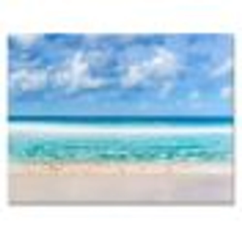 Toile  « Tranquil Beach Under White Clouds »