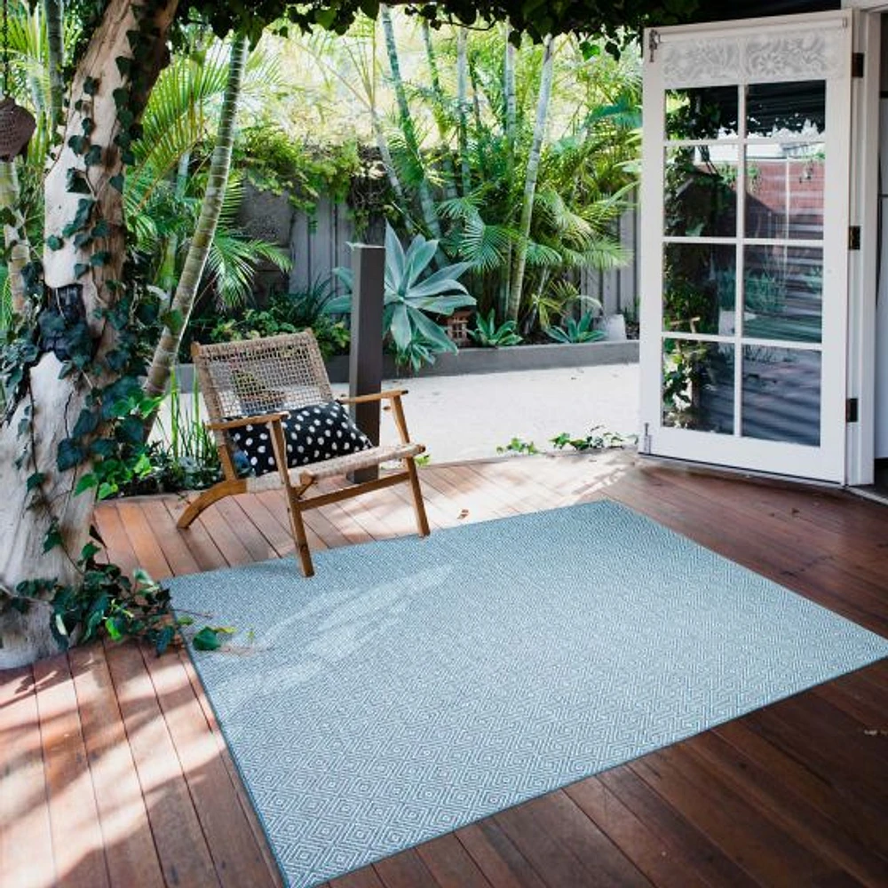 Gardenia Diamond Indoor/ Outdoor Light Blue Rug