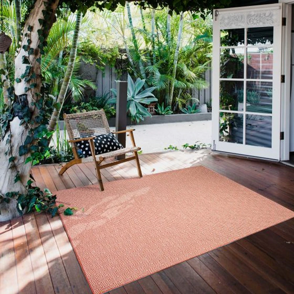 Gardenia Diamond Indoor/ Outdoor Coral Rug