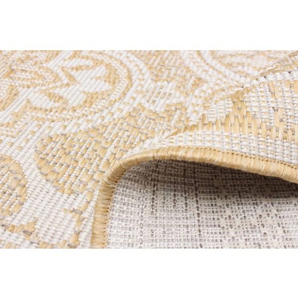 Gardenia Traditional Indoor/ Outdoor Gold Rug