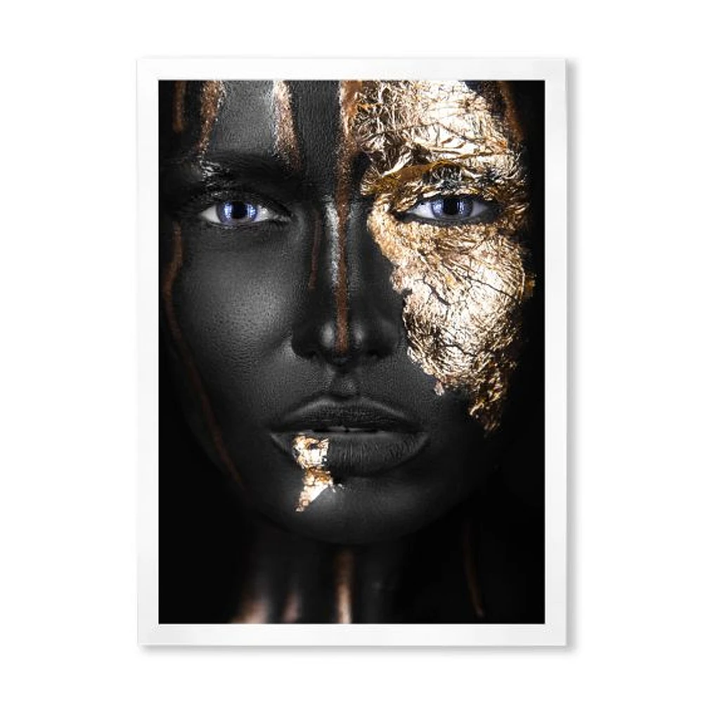 Toile « Portrait of A Afro American Girl with Gold Makeup »