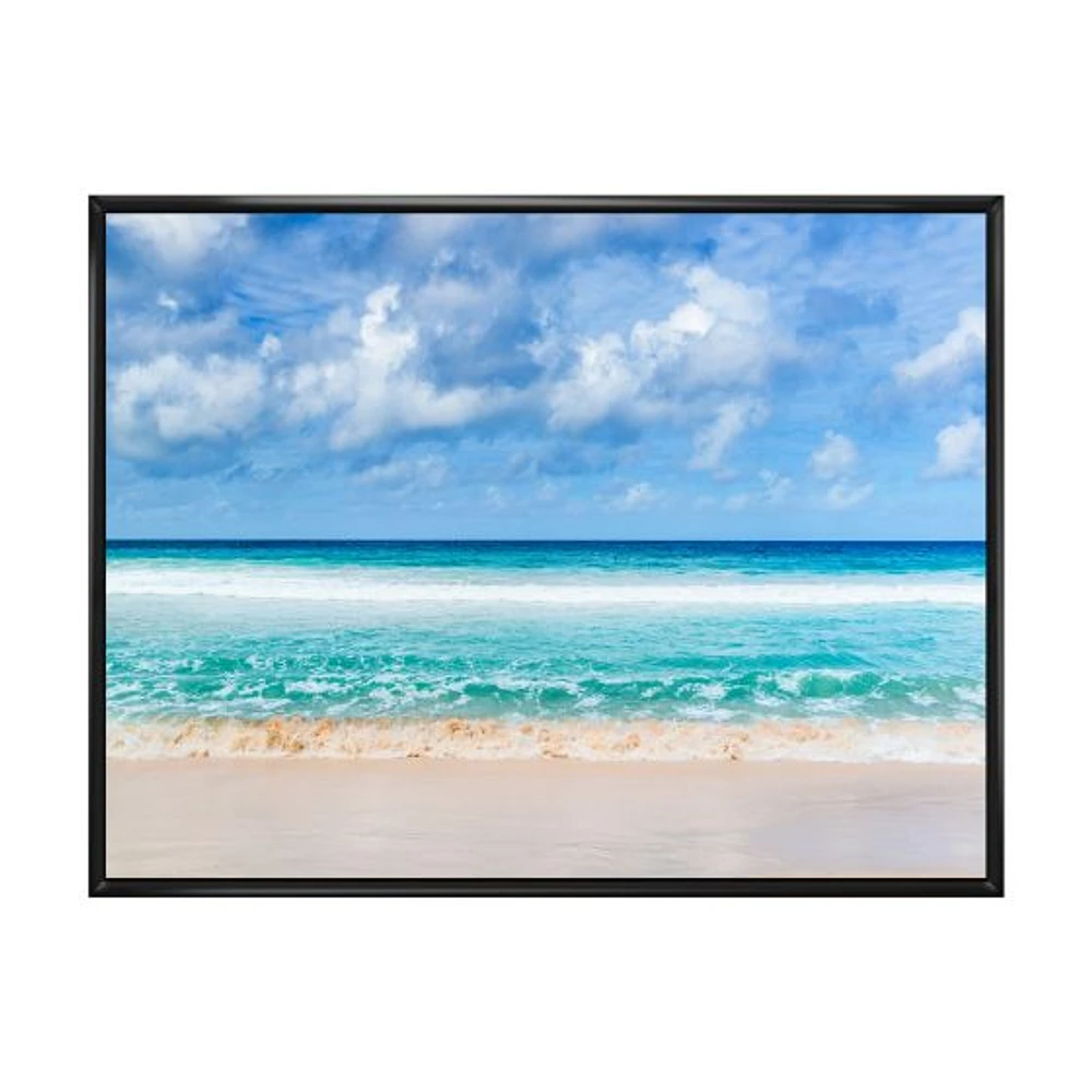 Toile  « Tranquil Beach Under White Clouds »