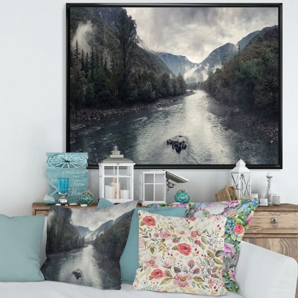 Toile imprimée « Mountain River with Fog and Rain »