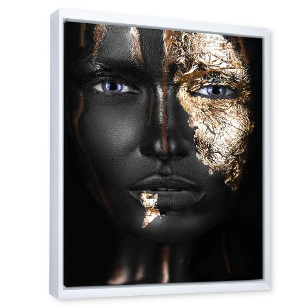 Toile « Portrait of A Afro American Girl with Gold Makeup »