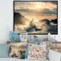 Toile imprimée « Big Wave Hit the Rock at Beach