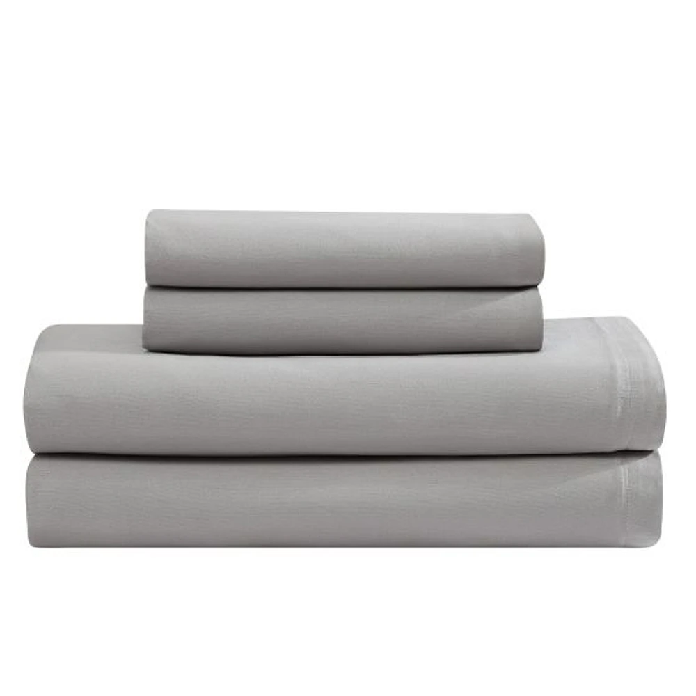 Pearl Edge Sateen T300 Sheet Set by Calvin Klein