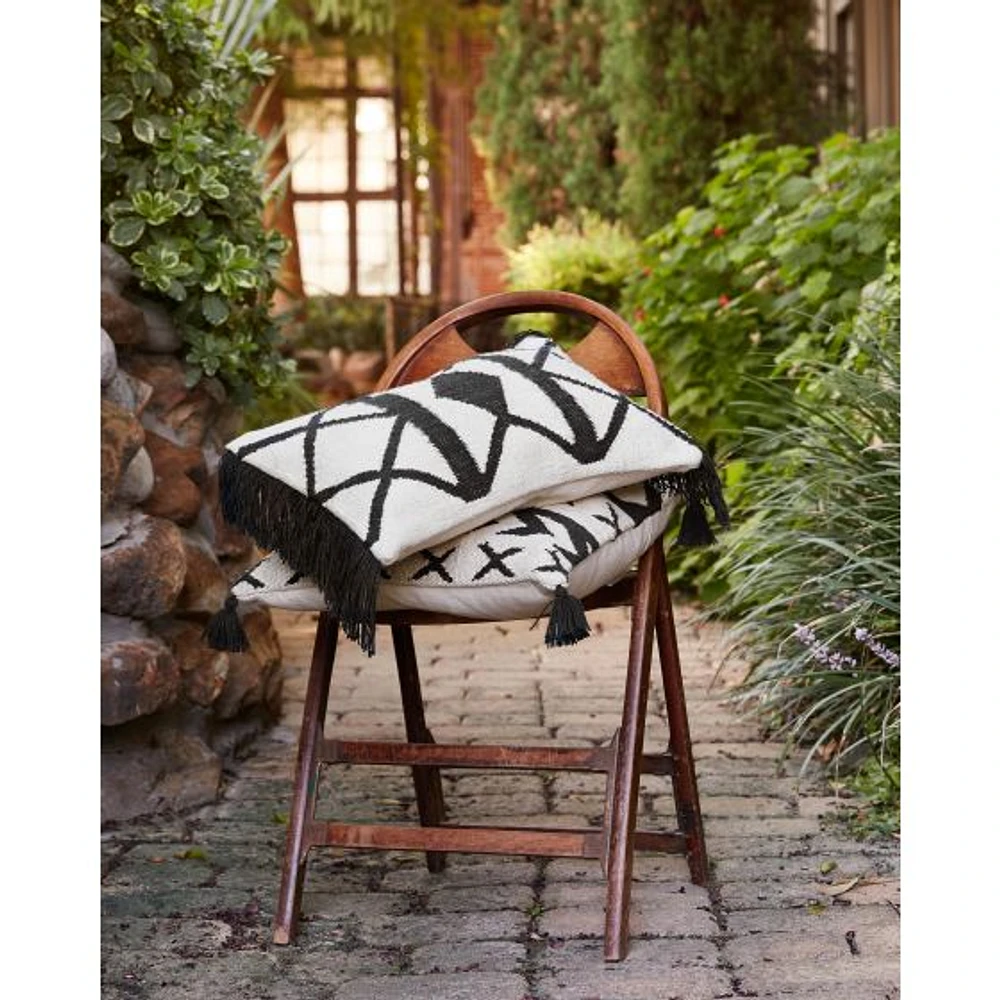 Loloi Freja Black and Ivory Cushion