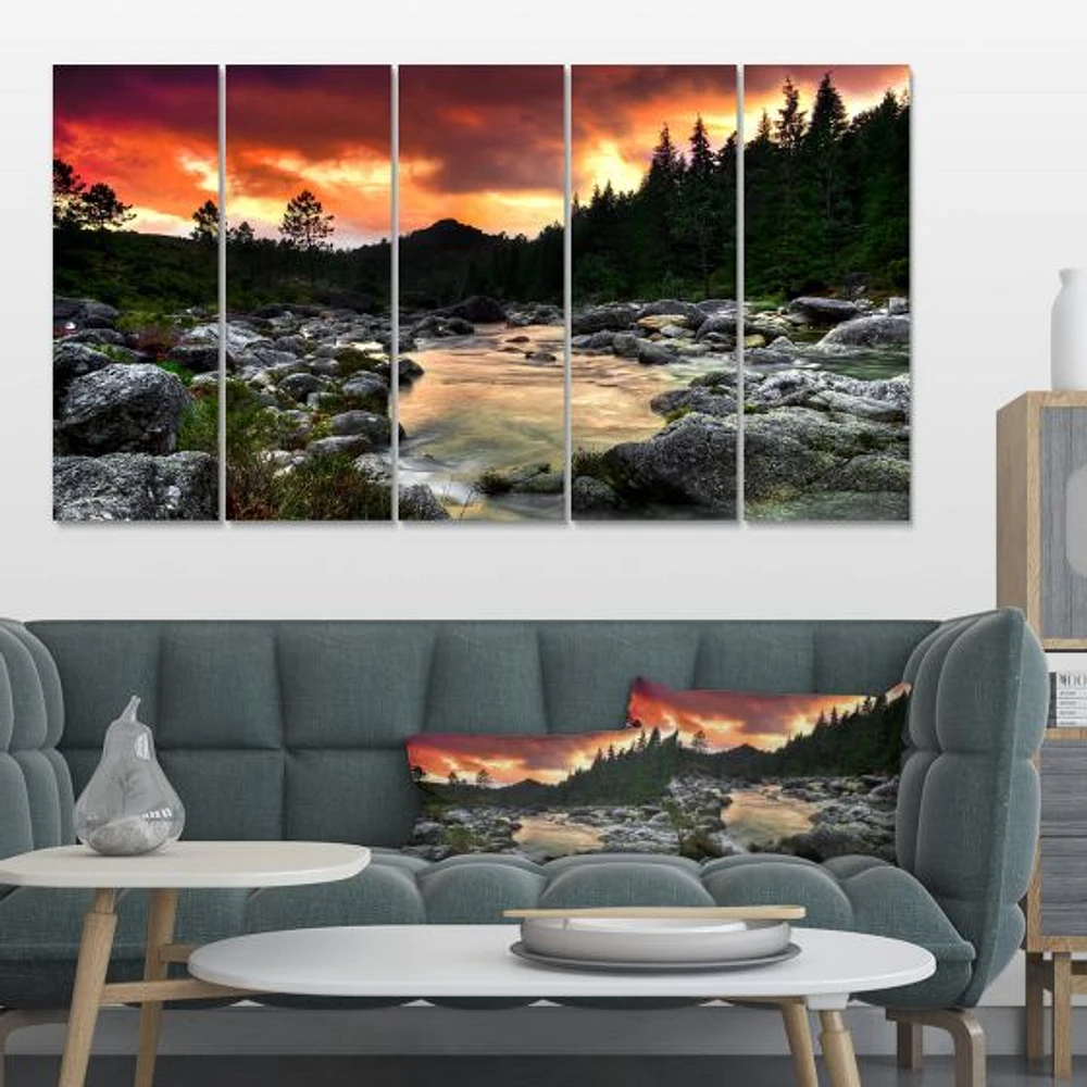 Toile imprimée « Rocky Mountain River at Sunset