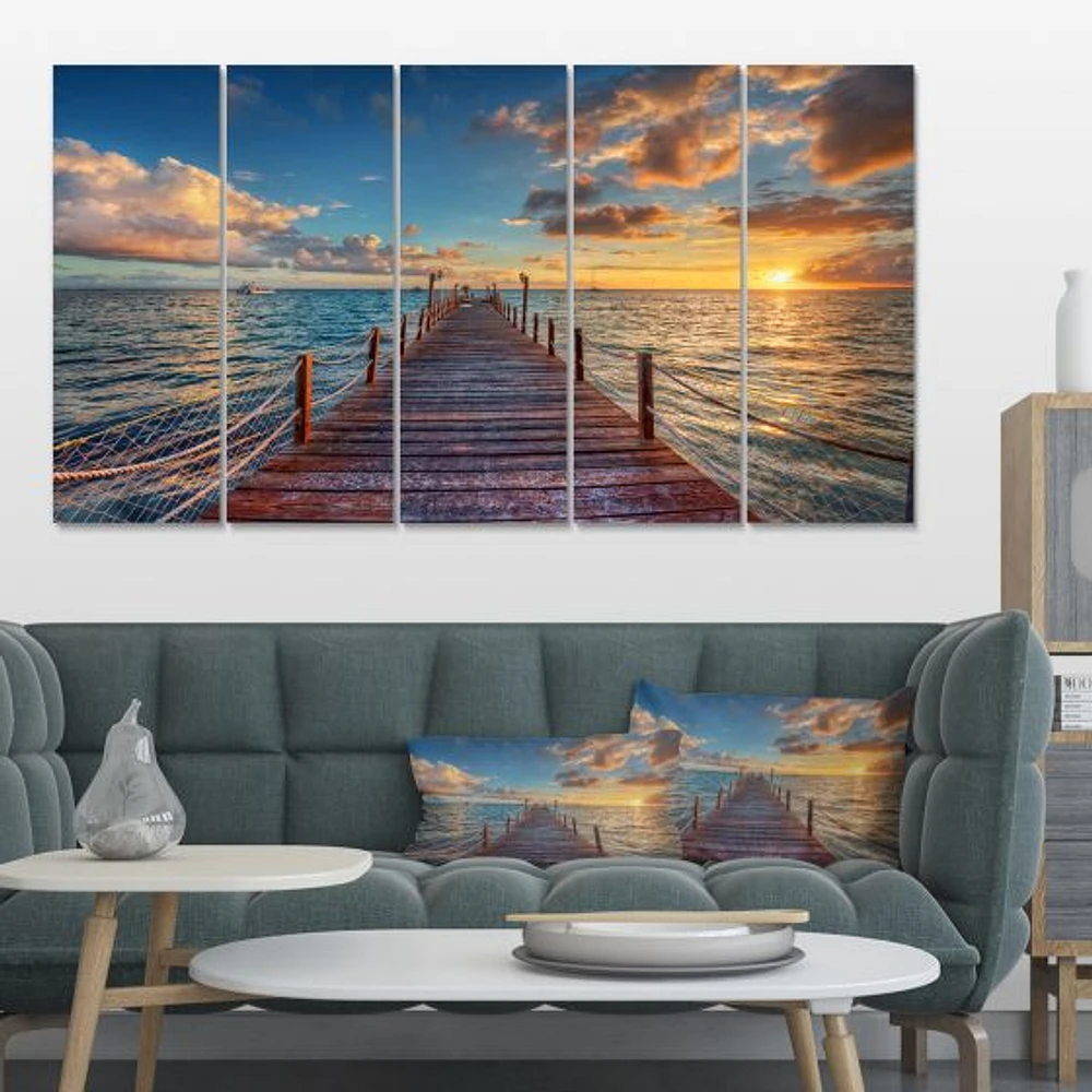 Toile « Brilliant Sunrise over Sea Pier