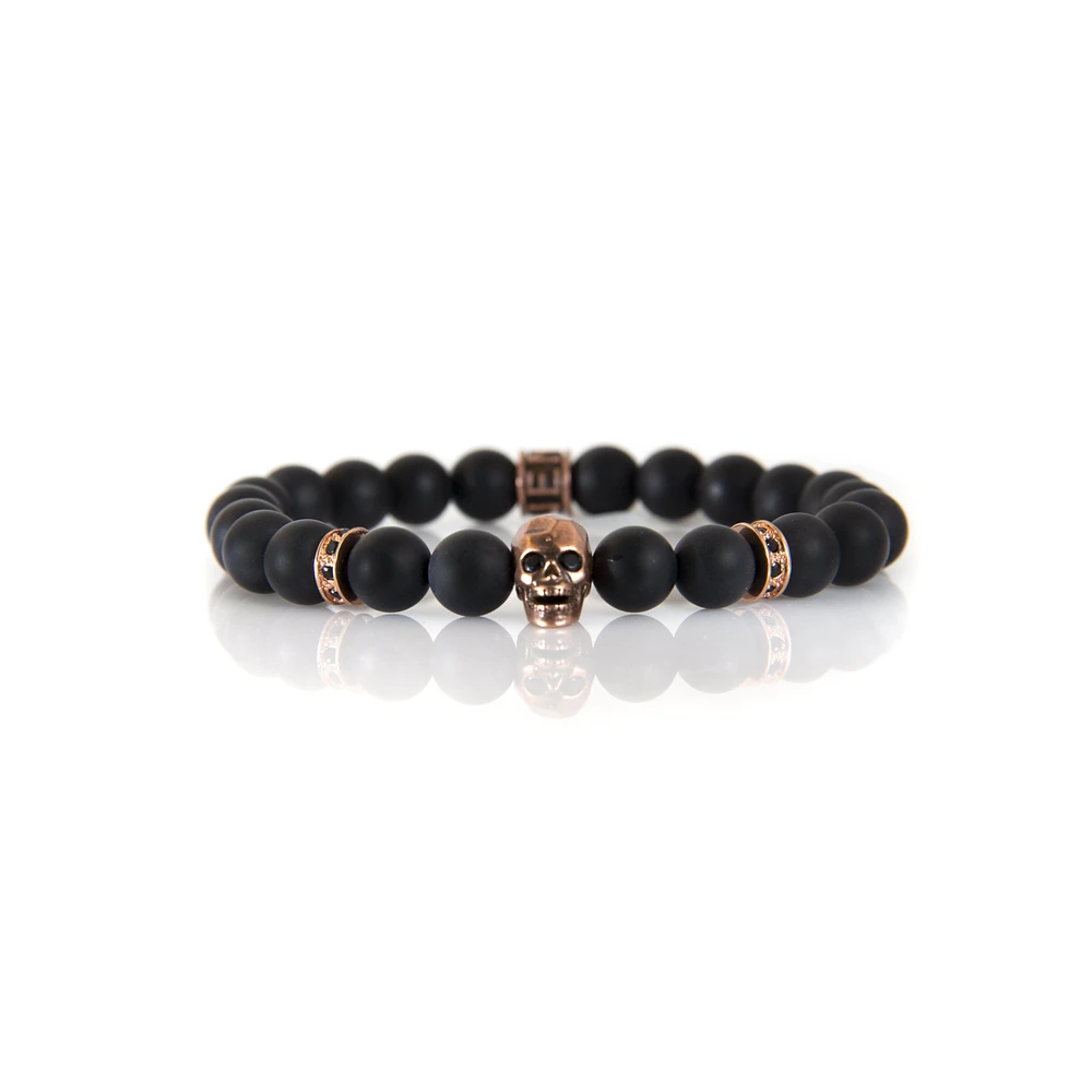 Bracelet onyx noir avec accent crâne or rose par Luenzo