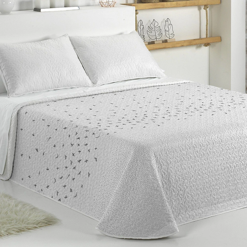 Ibis Bedspread Set