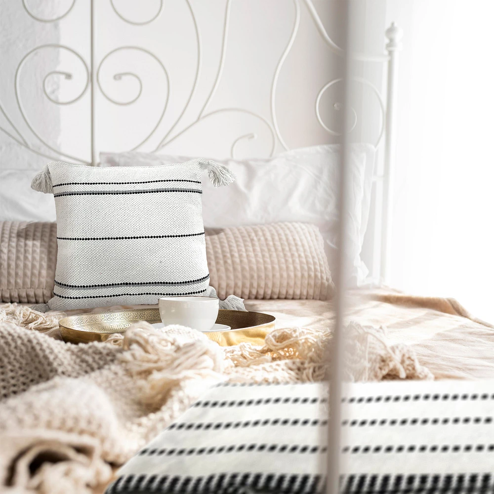 Simplicity Cushion