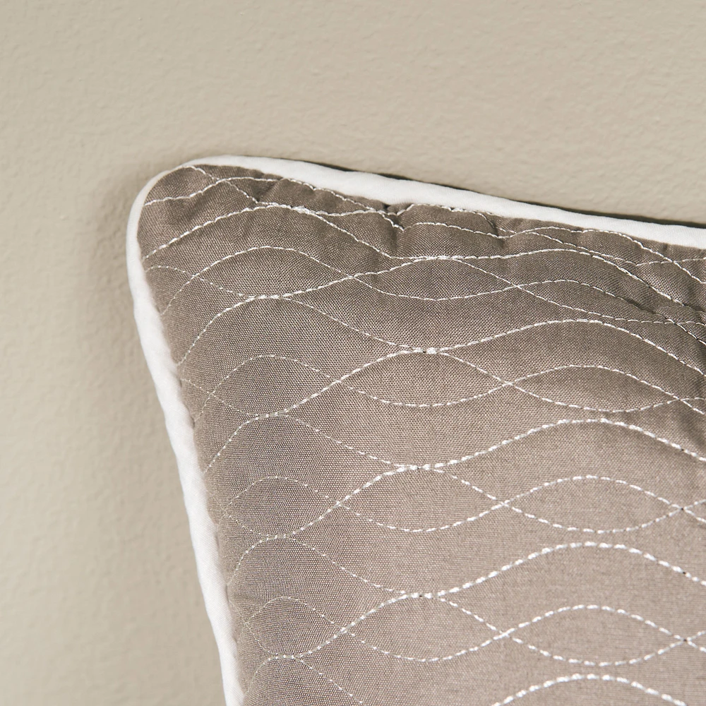 Chelsea Coussin boudoir