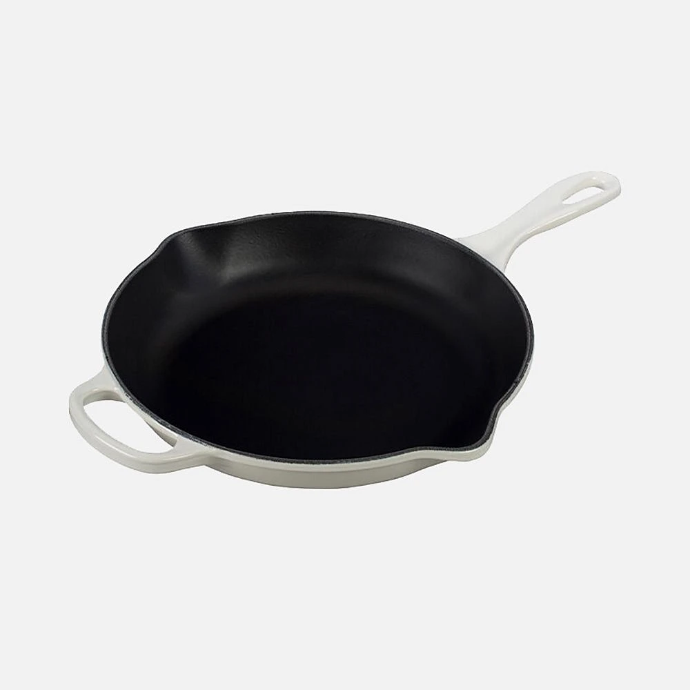 Le Creuset Signature 26 cm Iron Handle Skillet White