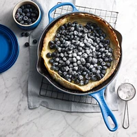 Le Creuset Signature 26 cm Iron Handle Skillet - Blueberry