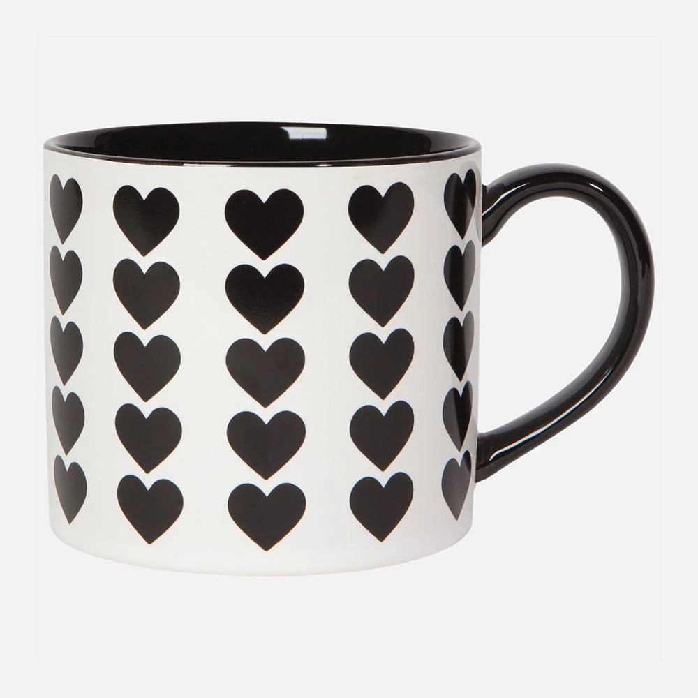 Tasse avec motif de coeurs noirs