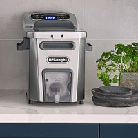 Friteuse « Livenza » avec zone refroidissante par De'Longhi