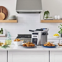 Friteuse « Livenza » avec zone refroidissante par De'Longhi