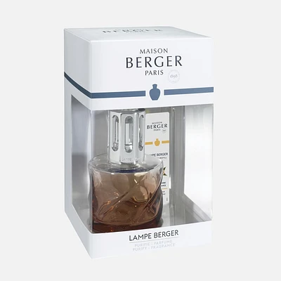 Coffret cadeau lampe Berger « Spirale » en verre rose ambré par Maison Berger Paris - Éclat de rhubarbe