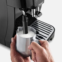 De'Longhi Magnifica Start Expresso Machine with Manual Milk Frother