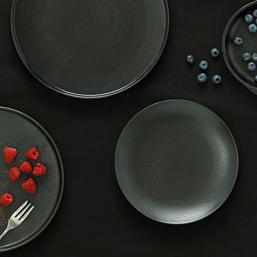 Assiette coupe « Caviar » par Maxwell & Williams ( cm