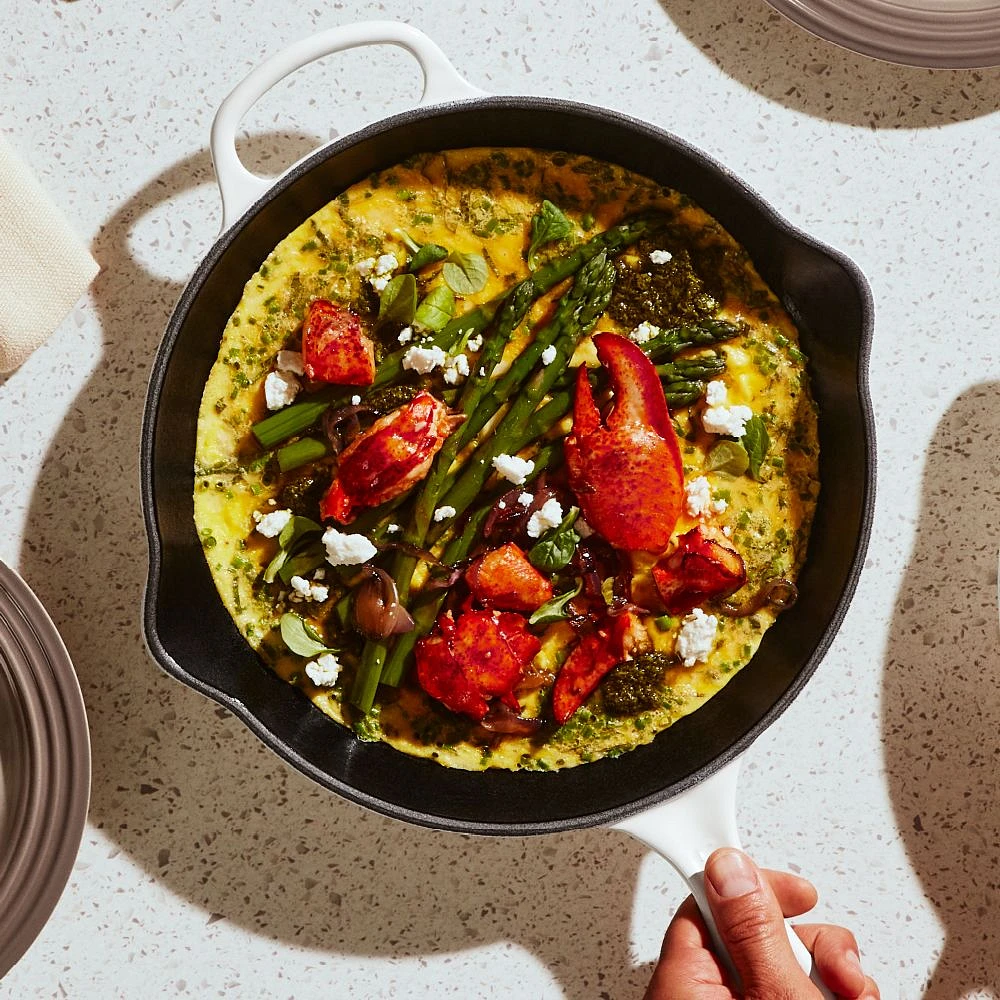 Le Creuset Signature 26 cm Iron Handle Skillet White