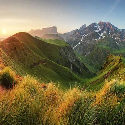 Papier peint mural « Mountain Sunrise Panorama Dolomites Passo Giau »